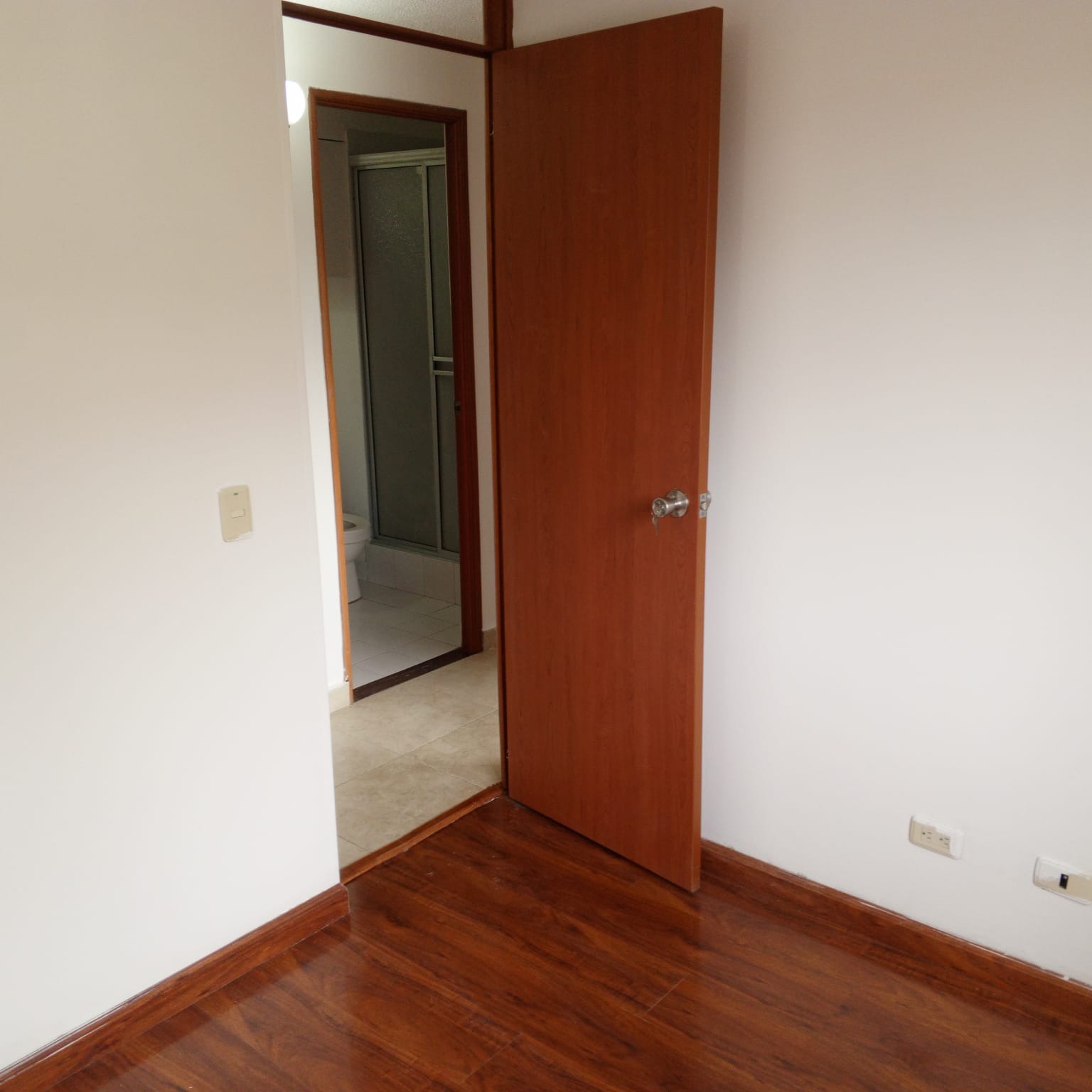 APARTAMENTO EN VENTA CON PARQUEADERO EN GRAN GRANADA ENGATIVÁ ANDALUCIA - Imagen 4