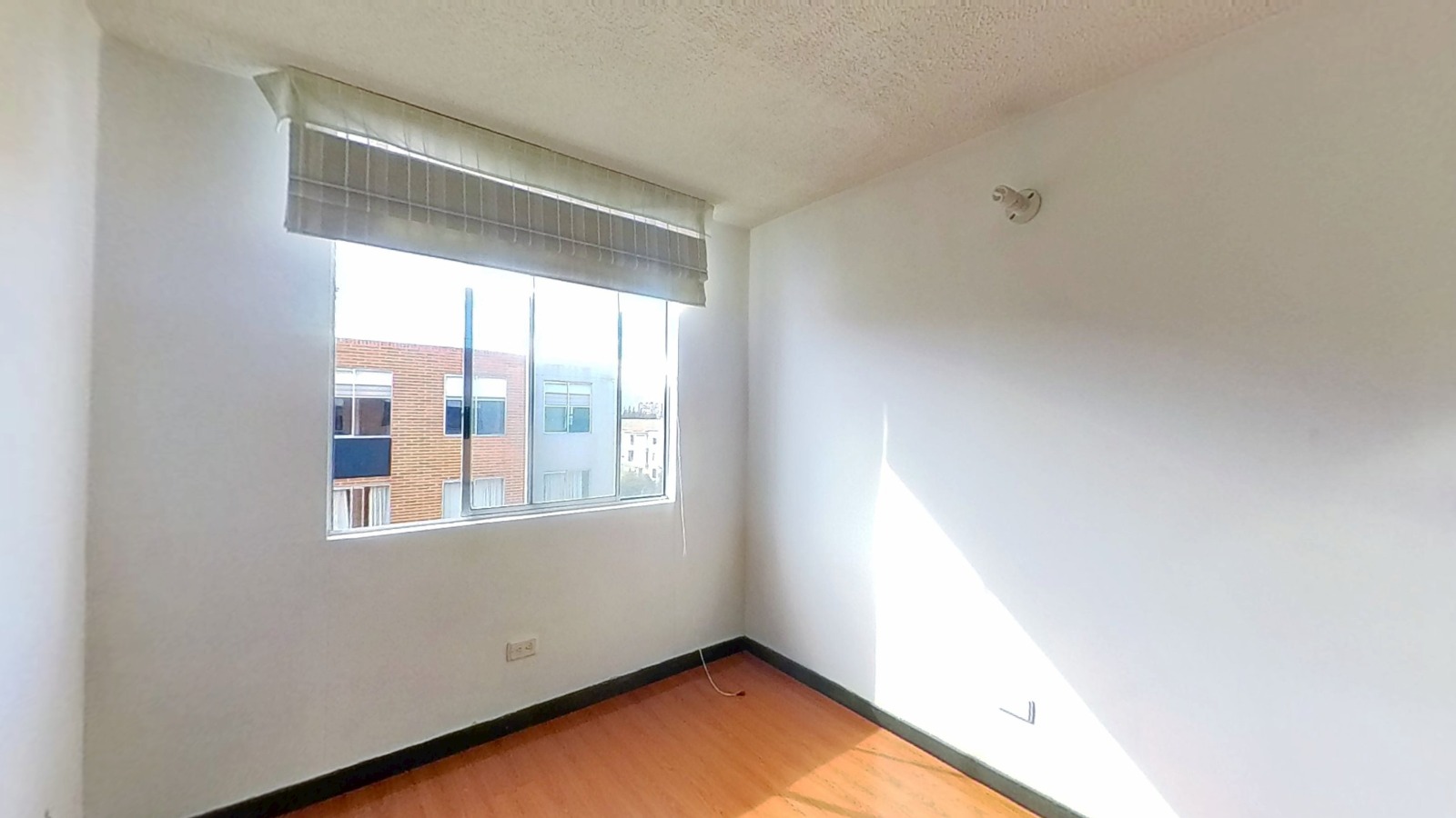 APARTAMENTO EN VENTA CON PARQUEADERO- EN SUBA, PASEO DEL PINAR. SOLO 15 AÑOS DE ANTIGÜEDAD - Imagen 2