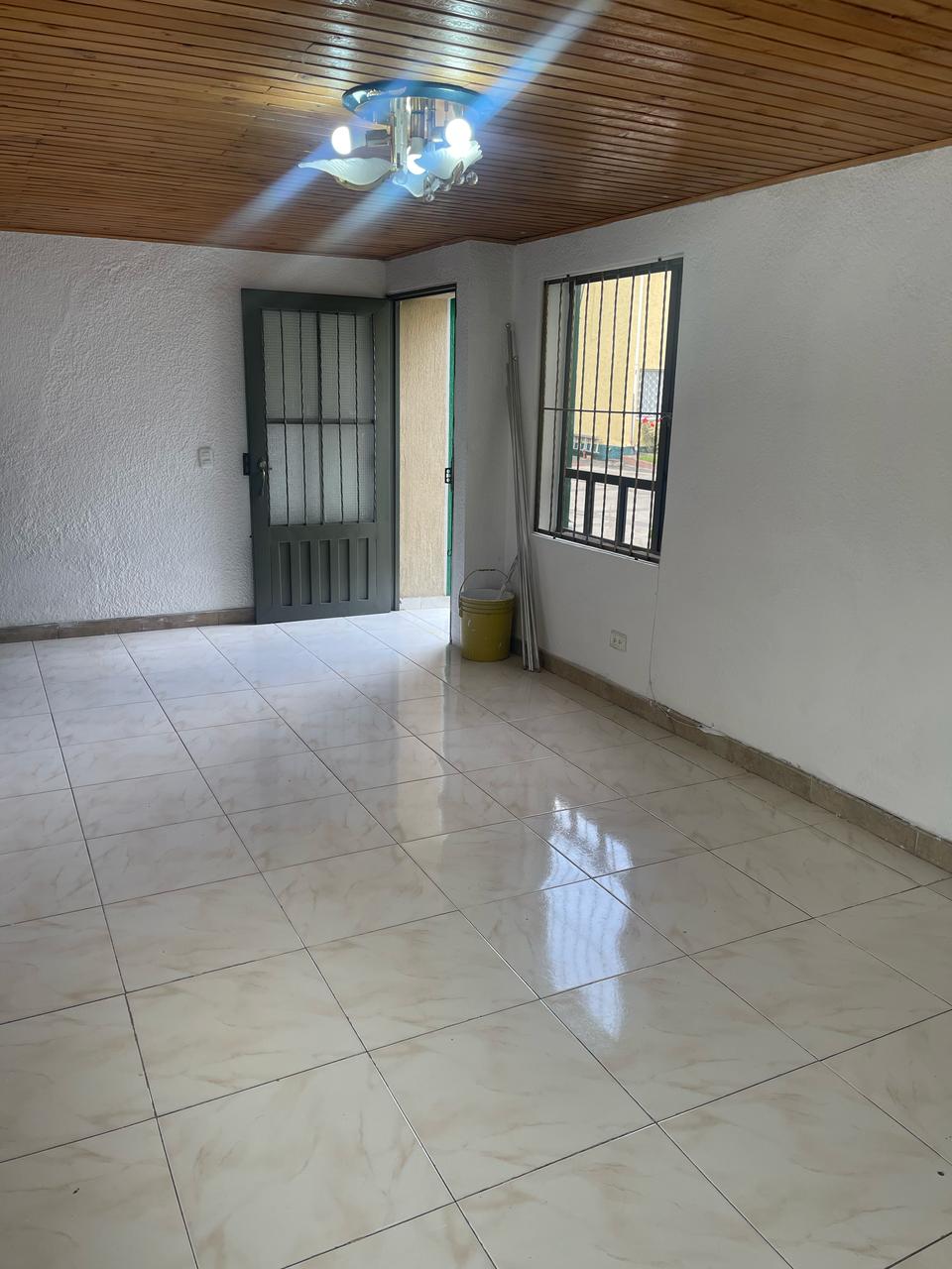 Casa en Venta de Dos Niveles en Villa Mayor Cerca al CC Centro Mayor - Imagen 2