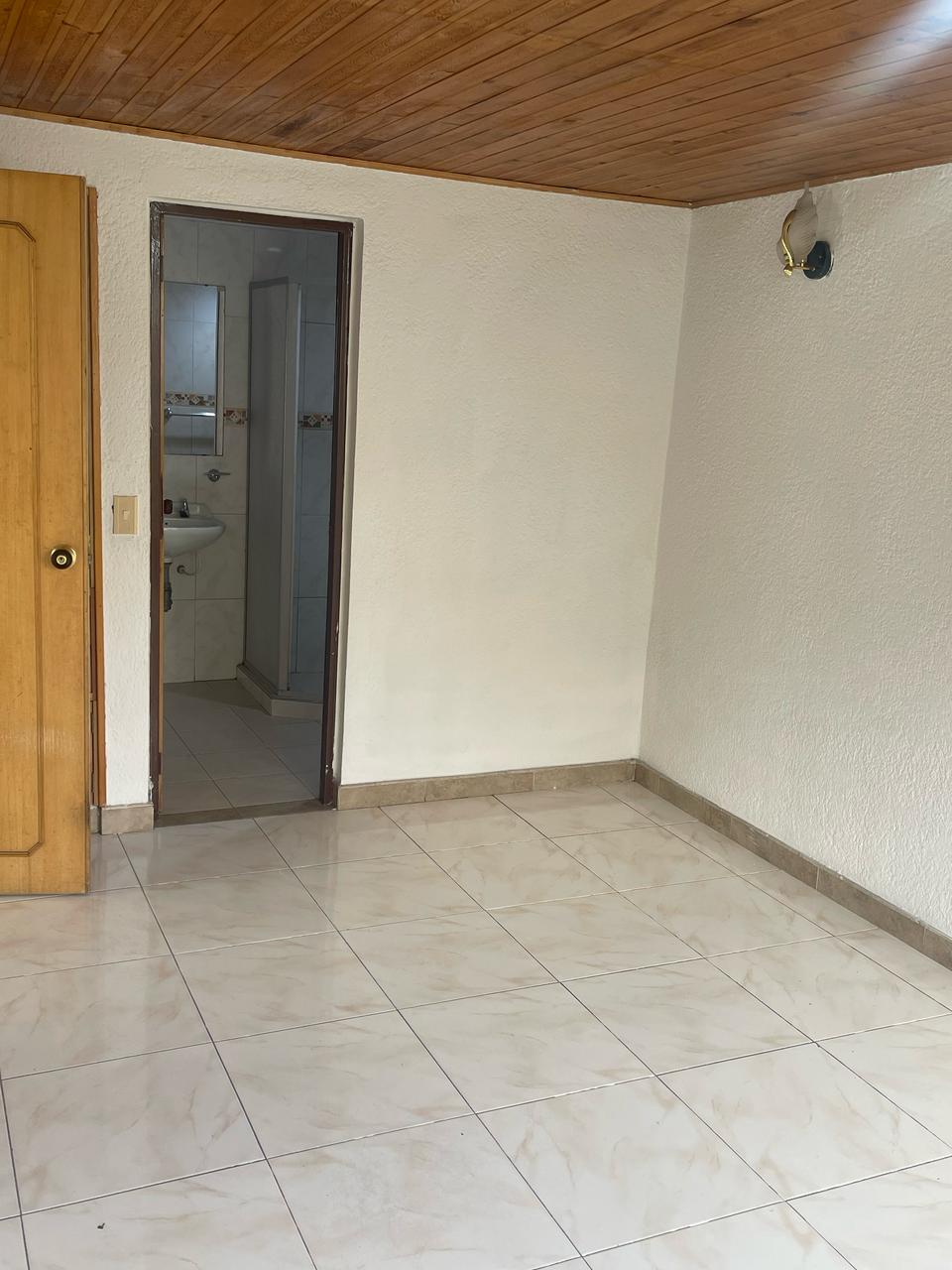 Casa en Venta de Dos Niveles en Villa Mayor Cerca al CC Centro Mayor - Imagen 4